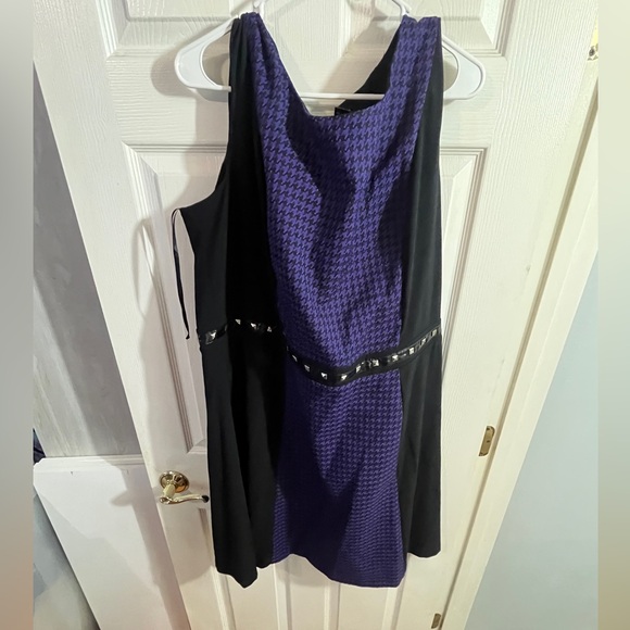 Glamour purple and black houndstooth dress w/ silver studded black belt plus siz - Picture 2 of 5